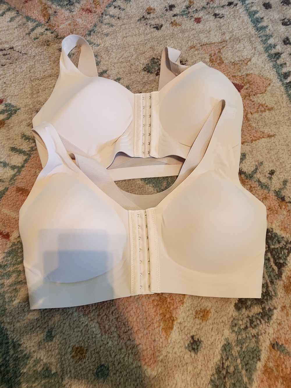 Seamless Front-Closure Wireless Bra - White
